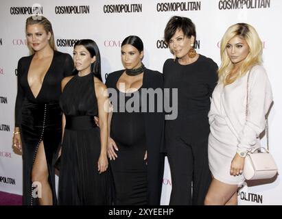 Khloe Kardashian, Kourtney Kardashian, Kim Kardashian, Kris Jenner et Kylie Jenner à l'occasion du 50th anniversaire du magazine Cosmopolitan qui s'est tenu à l'Ysabel Banque D'Images