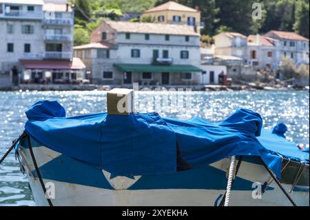 Bateau de pêche dans le port de Stomorska sur l'île de Solta, Croatie, Europe Banque D'Images