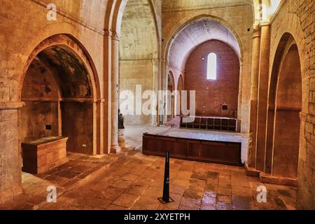 L'abbaye du Thoronet est une abbaye cistercienne construite à la fin du XIIe siècle dans le département du Var en Provence dans le sud-est de la France. Banque D'Images