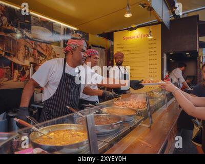 Vienne, Autriche - 17 juillet 2023. Festival du film de Vienne, la plus grande culture d'Europe, festival culinaire. Les gens appréciant les films et les restaurants à Vienne Banque D'Images