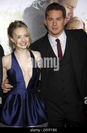 Amanda Seyfried et Channing Tatum au Los Angeles premiere de 'Dear John' s'est tenue à l'Grauman's Chinese Theatre à Hollywood sur Februaty 1, 2010. Banque D'Images