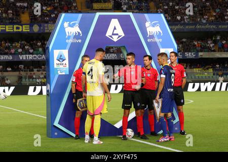 Vérone, Italie. 26 août 2024. Arbitre en action lors de la Serie A Enilive match de football entre l'Hellas Vérone et la Juventus au stade Marcantonio Bentegodi, au nord de l'est de l'Italie - lundi 26 août 2024. Sport - Soccer (photo de Paola Garbuio /Lapresse) crédit : LaPresse/Alamy Live News Banque D'Images