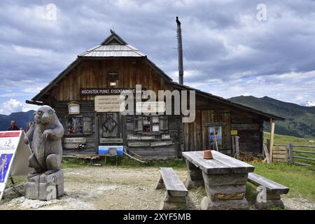 Le point culminant de la route de Nockalm, l'Eisentalhoehe. Montagnes Nock des Alpes Gurktal en Autriche Banque D'Images