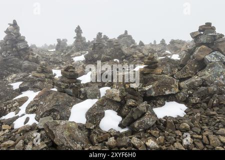 Cairn on Vierranvare Mountain, Kebnekaisefjaell, Norrbotten, Laponie, Suède, septembre 2013, Europe Banque D'Images