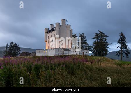 Le château de Braemar est situé près du village de Braemar dans l'Aberdeenshire, en Écosse. Banque D'Images