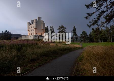 Le château de Braemar est situé près du village de Braemar dans l'Aberdeenshire, en Écosse. Banque D'Images