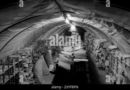 Allemagne, Berlin, 23 juin 1991, tribunal de district de Lichtenberg (juste à côté du siège de la Normannenstrasse Stasi), tunnel de fichiers, sous le toit, où Banque D'Images