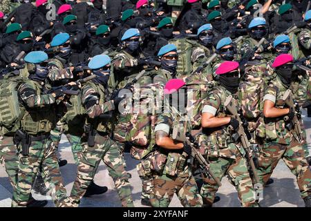 Kuala Lumpur, Malaisie. 29 août 2024. Le personnel des forces armées malaisiennes marche pendant la répétition du défilé des célébrations de la 67e fête nationale à Putrajaya. Hari Merdeka (jour de l'indépendance) est une journée nationale de Malaisie. Il commémore l'indépendance de la Fédération de Malaisie de la domination coloniale britannique. Crédit : SOPA images Limited/Alamy Live News Banque D'Images