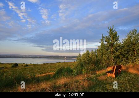 Matin sur le lac Berzdorf en été Un matin sur le lac Berzdorf en été Banque D'Images