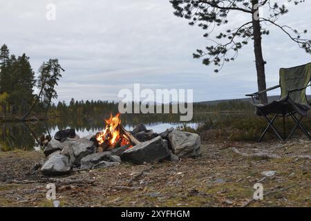 Feu de camp un soir en suède, feu de camp en Suède Banque D'Images