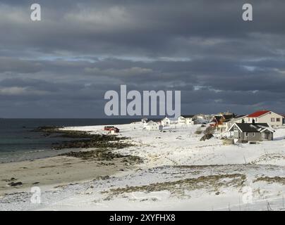 Ramberg est situé sur la côte nord-ouest de Flakstadoy au début de Selfjorden. Le village a grandi avec Justnes et s'étend Alo Banque D'Images