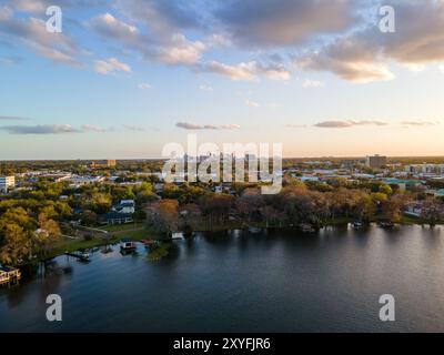 Photographie aérienne d'Orlando, Floride, États-Unis. Au-dessus du lac Killarney à Winter Park, FL. 20 février 2022. Banque D'Images