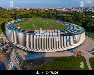 MUNICH, ALLEMAGNE, 28 AOÛT 2024 : vue aérienne de SAP Garden, le nouveau stade du club de hockey sur glace de Munich EHC Red Bull vue aérienne de SAP Garden, le Banque D'Images