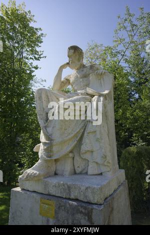 Sculpture du savant grec Hippocrate, parc, calcaire Kelheim, pierre naturelle, Bernau am Chiemsee, Chiemgau, Bavière, haute-Bavière, Allemagne, EUR Banque D'Images