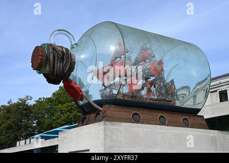 Nelson’s Ship in a Bottle par Yinka Shonibare devant le National maritime Museum de Greenwich - Londres Banque D'Images