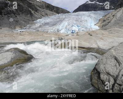 De Wikipedia : Nigardbreen fait référence à une langue glaciaire du Jostedalsbreen descendant du Jostedal supérieur près de Gaupne (lustre) . Le Nigardsbreen AC Banque D'Images