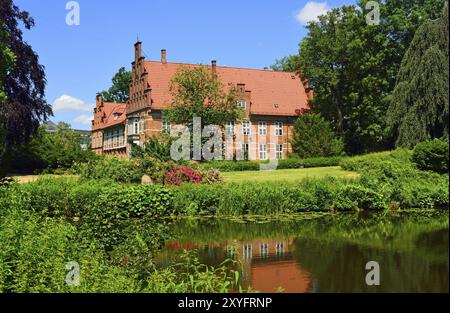 Europe, Allemagne, Hambourg, quartier Bergedorf, Château Bergedorf du 17ème siècle, seul château à Hambourg, parc du château, étang, Hambourg, Hambourg, nourri Banque D'Images