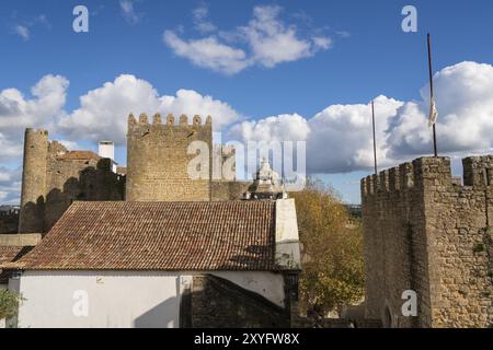 Obidos beau village château fort forteresse tour au Portugal Banque D'Images