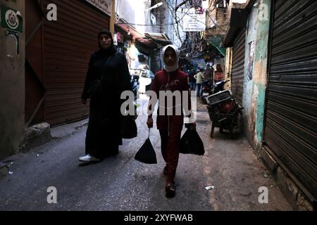 Nul, nul, nul. 29 août 2024. 08/29/2024, CAMP DE CHATILA, BEYROUTH, LIBAN : mère et fille dans le CAMP DE CHATILA. (Crédit image : © David Allignon/ZUMA Press Wire) USAGE ÉDITORIAL SEULEMENT! Non destiné à UN USAGE commercial ! Banque D'Images