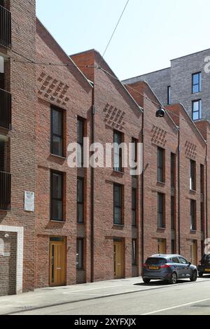 Nouvelles maisons de ville sur Frogley Park, une partie du développement Barking Riverside à l'est de Londres, Royaume-Uni. Nouveau quartier résidentiel majeur. Banque D'Images