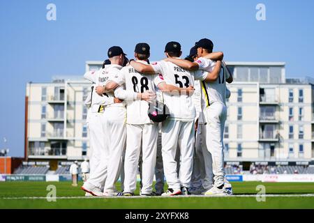 Bristol, Royaume-Uni, 29 août 2024. Le Gloucestershire se caucus lors du match de Vitality County Championship Division Two entre le Gloucestershire et le Northamptonshire. Crédit : Robbie Stephenson/Gloucestershire Cricket/Alamy Live News Banque D'Images