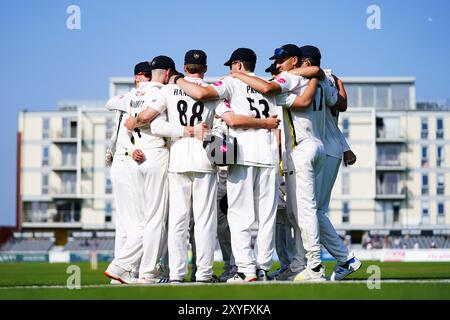 Bristol, Royaume-Uni, 29 août 2024. Le Gloucestershire se caucus lors du match de Vitality County Championship Division Two entre le Gloucestershire et le Northamptonshire. Crédit : Robbie Stephenson/Gloucestershire Cricket/Alamy Live News Banque D'Images