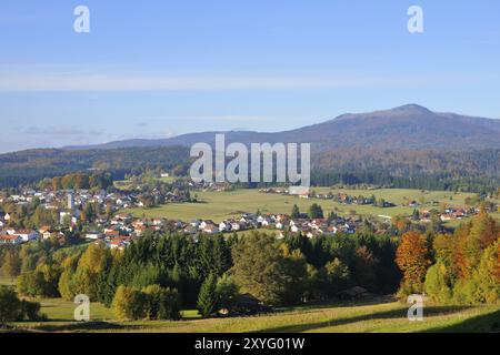 Automne à St.Oswald-Riedlhuette. St Oswald-Riedlhuette. Vue sur Riedlhuette et la petite et Grande Rachel Banque D'Images