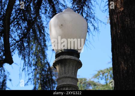 rapprochez-vous de l'ampoule de lampadaire extérieure Banque D'Images