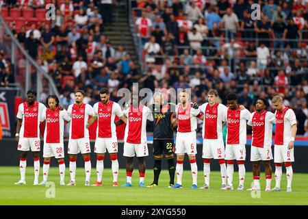 Amsterdam, pays-Bas. 29 août 2024. AMSTERDAM, 29-08-2024, JohanCruyff Arena, Europa League Play offs, saison 2024/2025, Ajax- Jagiellonia Bialystok. Team Ajax une minute de silence à la mémoire de Sven-Goran Eriksson crédit : Pro Shots/Alamy Live News Banque D'Images