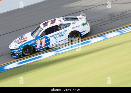 Daytona, Floride, États-Unis. 23 août 2024. Denny Hamlin prend la piste pour se qualifier pour le Coke Zero Sugar 400 à Daytona, FL, États-Unis. (Crédit image : © Walter G. Arce Sr./ASP via ZUMA Press Wire) USAGE ÉDITORIAL SEULEMENT! Non destiné à UN USAGE commercial ! Banque D'Images