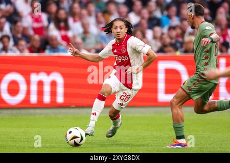 Amsterdam, pays-Bas. 29 août 2024. AMSTERDAM, PAYS-BAS - AOÛT 29 : Kian Fitz-Jim de l'AFC Ajax court avec le ballon lors du match de play-offs de l'UEFA Europa League entre l'AFC Ajax et Jagiellonia Bialystok au Johan Cruijff Arena le 29 août 2024 à Amsterdam, pays-Bas. (Photo de Peter Lous/Orange Pictures) crédit : dpa/Alamy Live News Banque D'Images