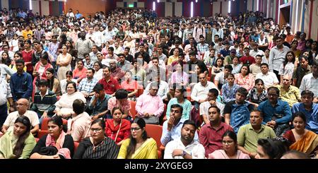 New Delhi, Inde. 29 août 2024. NEW DELHI, INDE - AOÛT 29 : Freshers étudiant profiter de la première journée du Collège commence une nouvelle session et assiste au programme d'orientation à l'Université de Delhi à Ramjas collage le 29 août 2024 à New Delhi, Inde. (Photo de Sonu Mehta/Hindustan Times/Sipa USA) crédit : Sipa USA/Alamy Live News Banque D'Images