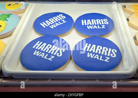 Chicago, États-Unis. 29 août 2024. Une pâtisserie Harris Walz est vendue à la boulangerie Alliance sur Division Street à Chicago, Illinois, le 29 août 2024. C'est dans la foulée de la récente Convention nationale démocrate tenue à Chicago qui a officiellement nommé le vice-président Kamala Harris et le gouverneur du Minnesota Tim Walz comme candidats du partyÕs pour le président et le vice-président. (Photo par : Alexandra Buxbaum/Sips USA) crédit : Sipa USA/Alamy Live News Banque D'Images