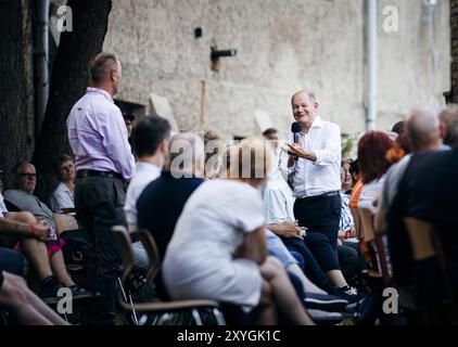 Bundeskanzler Olaf Scholz, SPD, aufgenommen im Rahmen eines Buergerdialogs in Seelow. 29.08.2024. Seelow Deutschland *** Chancelier fédéral Olaf Scholz, SPD , prise lors d'un dialogue avec les citoyens à Seelow 29 08 2024 Seelow Allemagne Copyright : xFelixxZahn/photothek.dex Banque D'Images