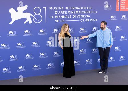Lido Di Venezia, Italie. 29 août 2024. L'actrice AMÉRICAINE Angelina jolie et le réalisateur Pablo Larrain assistent au photocall du film 'Maria', un biopic sur Maria Callas, lors du 81e Festival international du film de Venise au Lido de Venise, le 29 août 2024. © photo : Cinzia Camela. Crédit : Live Media Publishing Group/Alamy Live News Banque D'Images