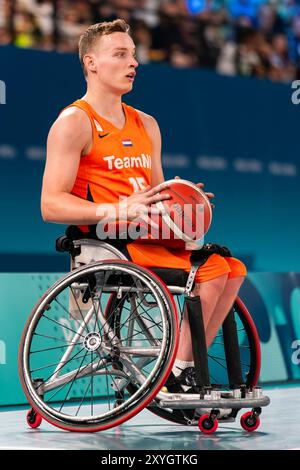 Paris, France. 29 août 2024. PARIS, FRANCE - AOÛT 29 : Quinten Zantinge des pays-Bas pendant le match de basket-ball en fauteuil roulant - Jeux paralympiques d'été de Paris 2024 entre les pays-Bas et l'Australie le jour 1 à Bercy Arena le 29 août 2024 à Paris, France. (Photo de Joris Verwijst/Agence BSR) crédit : Agence BSR/Alamy Live News Banque D'Images