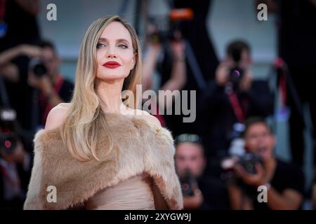 Venise Lido, Italie. 29 août 2024. Angelina jolie assiste à la projection de 'Maria' lors du 81ème Festival International du film de Venise au Palazzo del Cinema le 29 août 2024 à Venise, en Italie. (Photo de Daniele Cifala/NurPhoto) crédit : NurPhoto SRL/Alamy Live News Banque D'Images