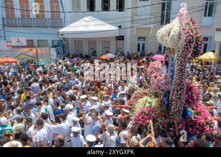 Salvador, Bahia, Brésil - 08 décembre 2019 : une foule de catholiques participe à la procession pendant la célébration du Conceicao da P. Banque D'Images