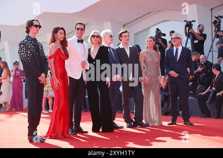 Kodi Smit-McPhee, Jung Ho-yeon, Sacha Baron Cohen, Cate Blanchett, Kevin Cline, Louis Partidge, Leila George D'Onofrio et Alfonso Cuaron assistent à la première de 'Disclaimer' lors du 81e Festival international du film de Venise au Palazzo del Cinema sur le Lido à Venise, Italie, le 29 août 2024. Banque D'Images