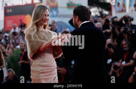 Angelina jolie et Pablo Larrain assistent à la première de 'Maria' lors du 81ème Festival International du film de Venise au Palazzo del Cinema sur le Lido à Venise, Italie, le 29 août 2024. Banque D'Images