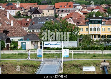 Weissenkirchen vu du Danube en Autriche Banque D'Images