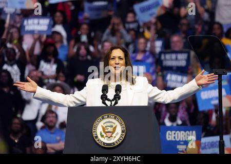 Savannah, États-Unis. 29 août 2024. U. S la vice-présidente Kamala Harris prononce une allocution lors d'un événement de campagne à Savannah, en Géorgie, le jeudi 29 août 2024. Harris et son compagnon de course, le gouverneur Tim Walz, ont lancé leur tournée en bus à travers la Géorgie et se sont terminés par l'événement à l'Enmarket Arena. (Photo de Richard Ellis/UPI) crédit : UPI/Alamy Live News Banque D'Images