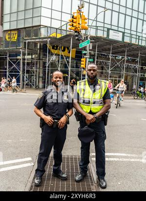 Manhattan, New York : les policiers de New York sont les meilleurs en affaires. Diversité NYPD. Banque D'Images