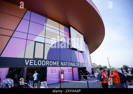 Paris France. 29 août 2024. Vue générale, 29 AOÛT 2024 - piste cyclable : qualification de poursuite individuelle au vélodrome de Saint-Quentin-en-Yvelines lors des Jeux Paralympiques de Paris 2024 à Paris France. Crédit : SportsPressJP/AFLO/Alamy Live News Banque D'Images