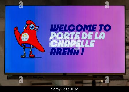 Paris, France. 29 août 2024. Panneau lumineux dans les couloirs de l'Arena porte de la Chapelle représentant le Phryge paralympique, la mascotte des Jeux Paralympiques de Paris 2024. Crédit : Fabienne Koch/Alamy Live News Banque D'Images