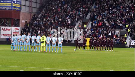 Tynecastle Park Edinburgh.Scotland.UK.29th Aug 24 Europa League play-off TIE Heart of Midlothian vs Viktoria Plzen. Les deux équipes s'alignent pour une minute de silence pour l'ancien entraîneur anglais Sven-Goran Eriksson décédé récemment crédit : eric mccowat/Alamy Live News Banque D'Images