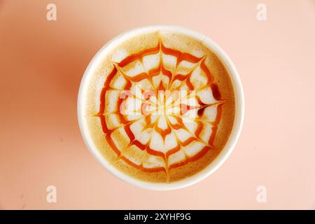 Photo de café chaud fraîchement préparé avec café généreux Banque D'Images