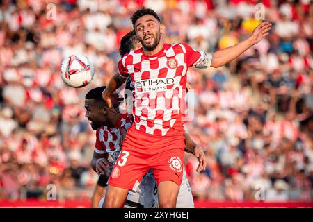 Gérone, Espagne. 29 août 2024. Ante Budimir (CA Osasuna) et Ivan Martín (Girona FC) s'affrontent pour le ballon lors d'un match de la Liga EA Sports entre Girona FC et CA Osasuna à l'Estadi Municipal de Montilivi à Gérone. Girona FC 4 - CA Osasuna 0. (Photo de Felipe Mondino/SOPA images/SIPA USA) crédit : SIPA USA/Alamy Live News Banque D'Images