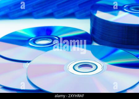 Une pile de disques compacts (CD/DVD) Banque D'Images