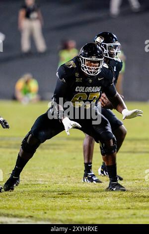 29 août 2024 : le joueur de ligne offensif Kahlil Benson (67 ans) des Buffaloes du Colorado s'apprête à bloquer dans la seconde moitié du match de football entre le Colorado et l'État du Dakota du Nord à Boulder, DANS LE Colorado. Derek Regensburger/CSM. Banque D'Images